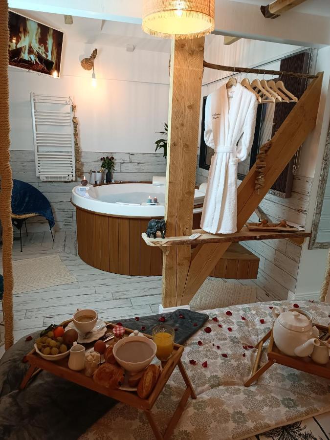 Le Maréchal Duplex - Appartement Cosy avec Baignoire spa Balnéo - CAEN hyper Centre Exterior foto