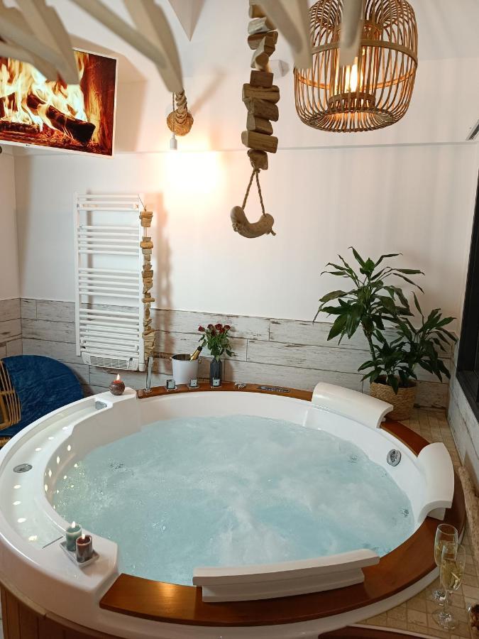 Le Maréchal Duplex - Appartement Cosy avec Baignoire spa Balnéo - CAEN hyper Centre Exterior foto